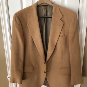 Men’s tan suit jacket